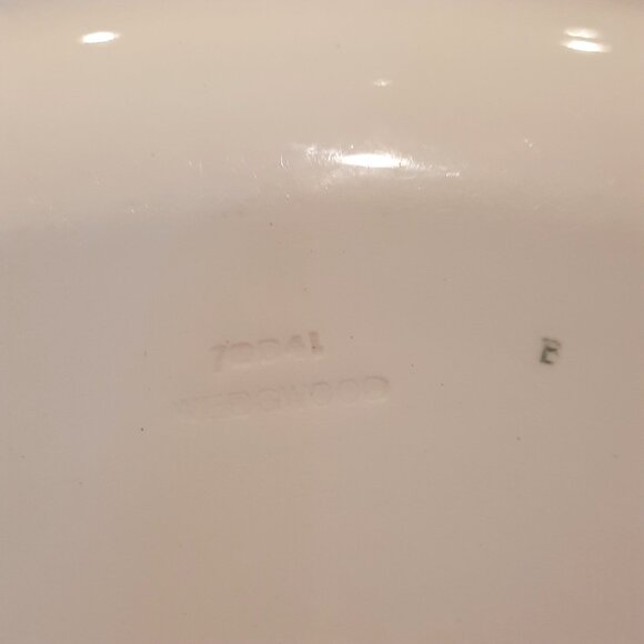 Large Antique Wedgwood Patrician "Bognor" Platter, 16" x 12 1/2" - Picture 7 of 8